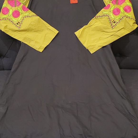 Pakistani Sana Safinaz Kurti - Picture 3 of 4